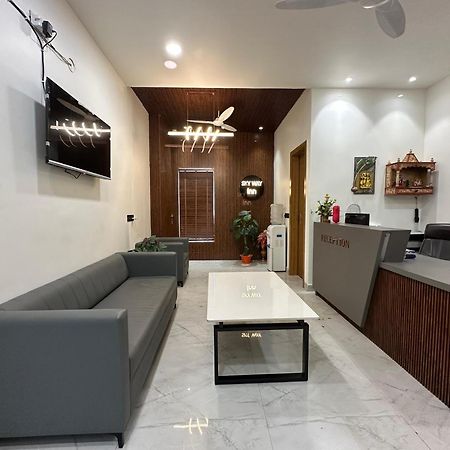 Hotel Sky Way Inn Hisār Exterior foto